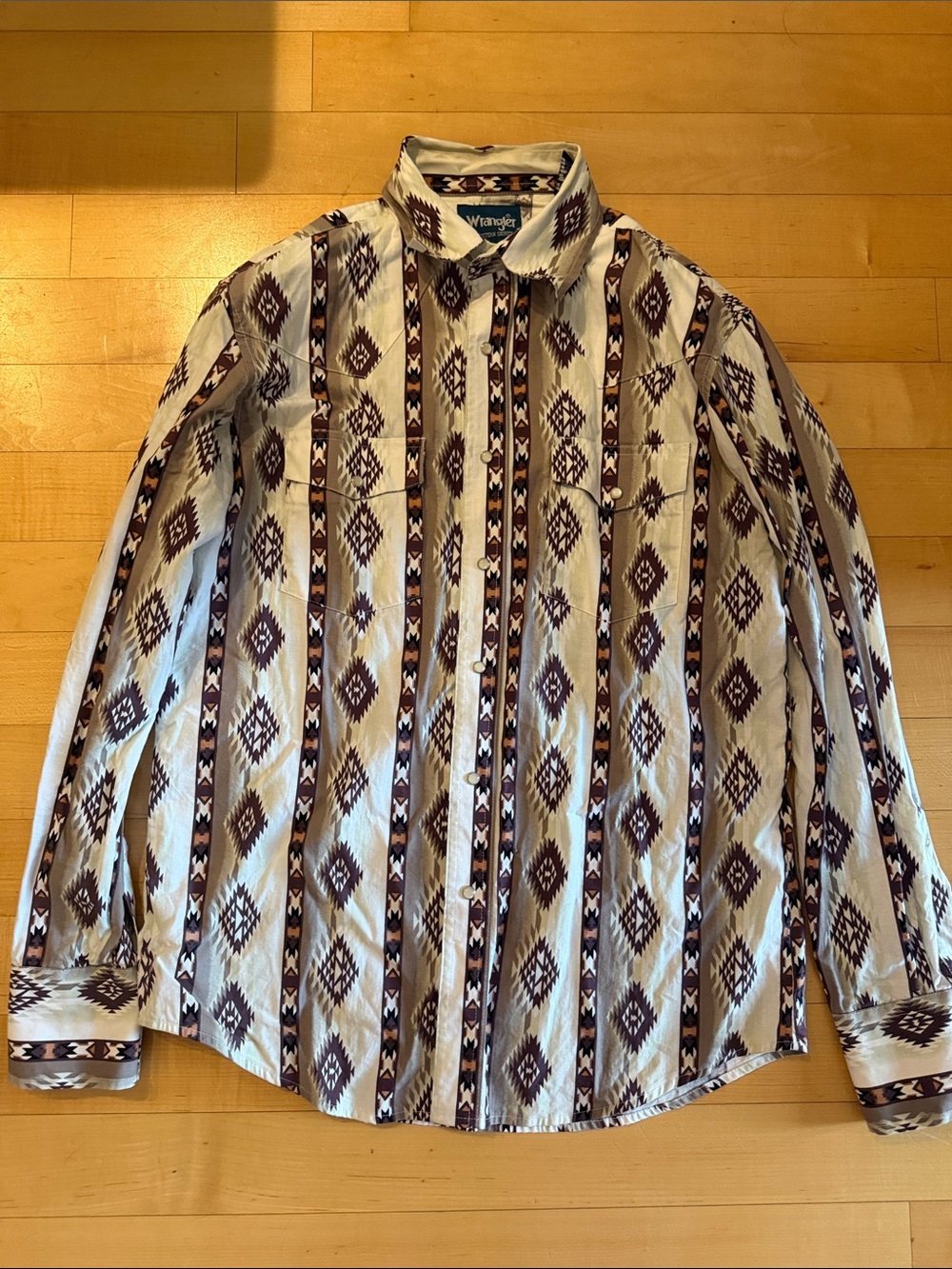 Wrangler Men’s Beige and Brown Aztec-Pattern Button-Down Shirt